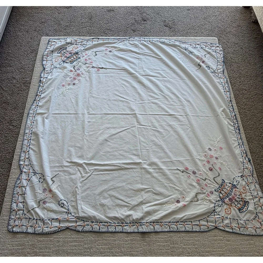 Vintage Hand Embroidered Floral Urn White Square Tablecloth Scalloped 46in